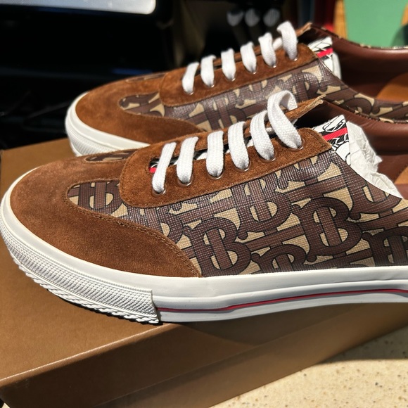 Burberry perfect like new - Picture 4 of 16